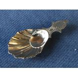 Edwardian hallmarked silver caddy spoon with shell bowl & bright cut handle by H. Lambert of