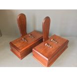Good pair of mahogany weighted plate stands, 29.5cmL