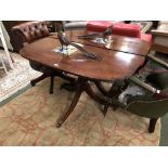 Victorian style mahogany pedestal dining table, 70Hx106Wcm