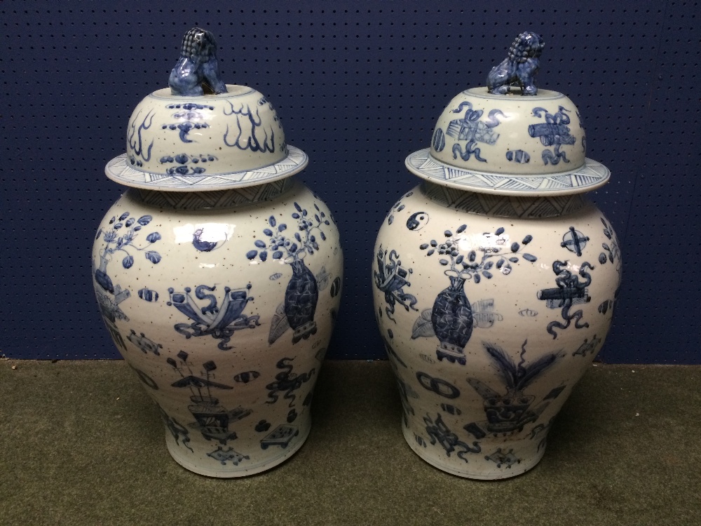 Good pair of Chinese blue and white vases, the covers with Dogs of Fo handles, 62cmH