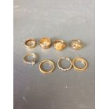 7 various gold rings & a white metal ring, 27g