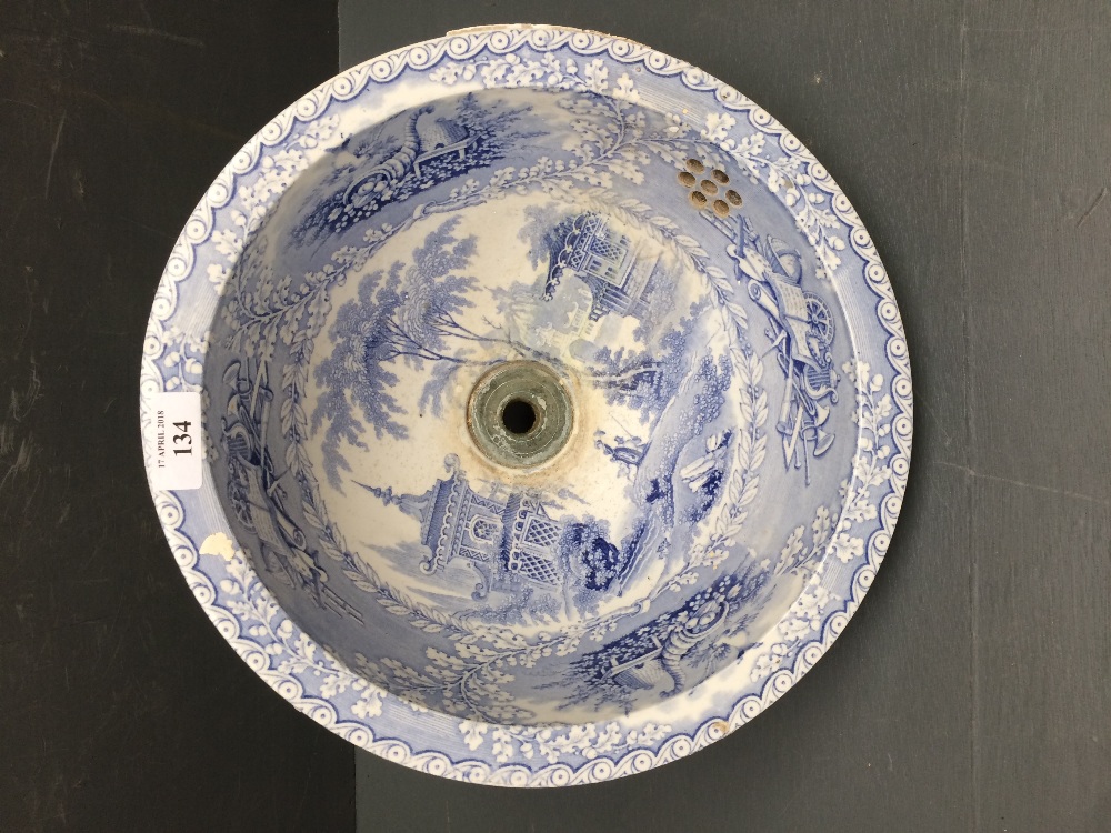 Staffordshire blue & white basin decorated with a chinoiserie garden and trophies pattern, 29cm dia