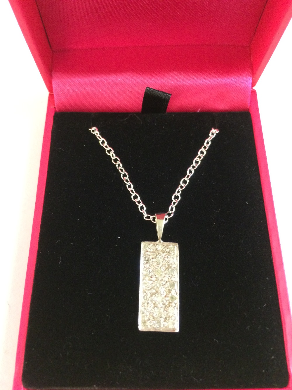 White gold and diamond pendant necklace
