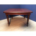 Late Victorian mahogany extending dining table with two leaves 219 cm fully extended