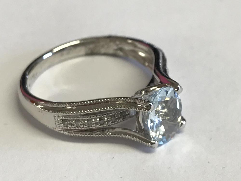 14ct white gold aquamarine and diamond ring