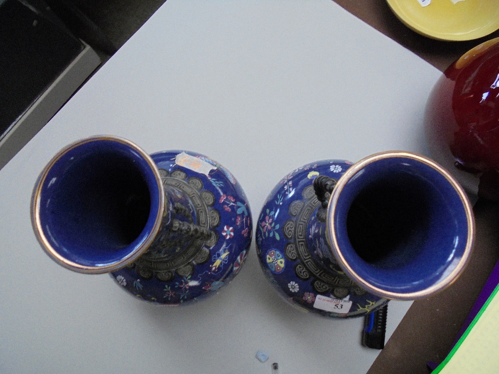 Pair of C18th/19th Chinese famille rose vases flanked by twin handles, decorated with butterflies - Image 5 of 5