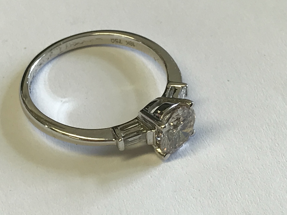 18 carat white gold fine single stone diamond ring of 1 carat, colour I/J, clarity Si