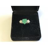 18 carat white gold 3 stone ring, the pear shaped emerald flanked by diamond shoulders