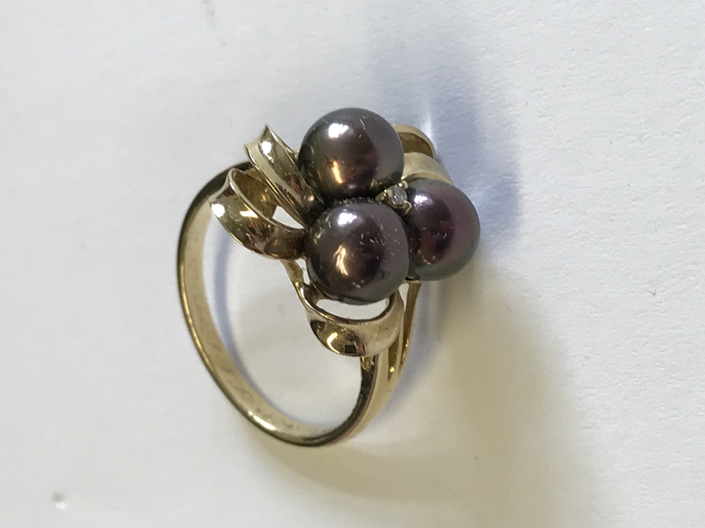 14 carat yellow gold South Sea pearl & diamond ring