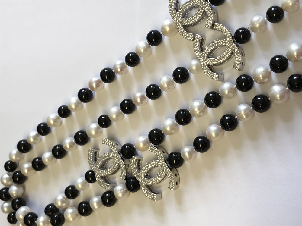 Long row of freshwater black & white pearls with cubic zirconia spacers in the designer style - Image 3 of 3