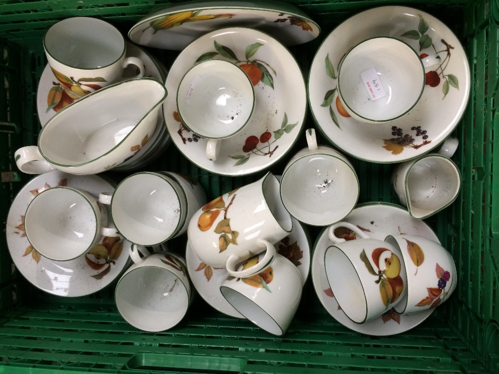 Qty of Royal Worcester 'Evesham Vale' pattern tablewares