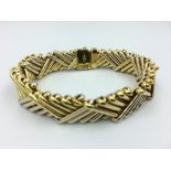 18ct gold flat fancy link bracelet 38g