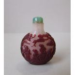C20th Chinese red overlay glass snuff bottle