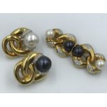 Diamond & pearl booch & earring set in 750 marked gold, brooch set with 2 white & 2 black pearls