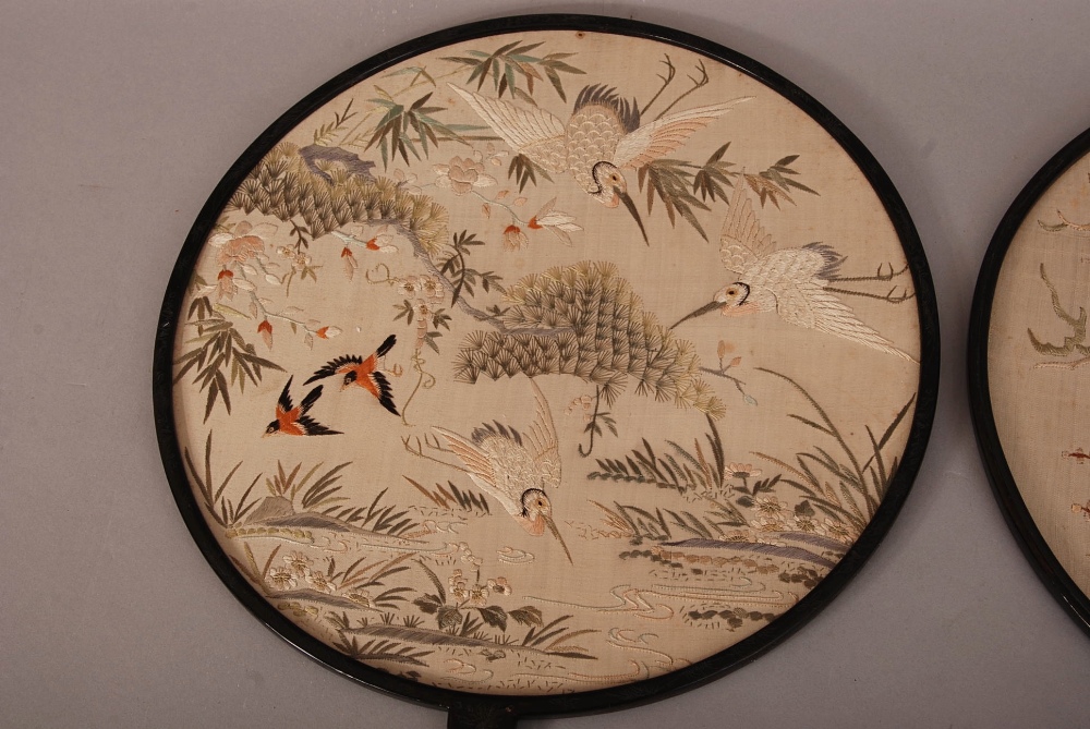 Two C19th Chinese silk circular fans, each mounted in a lacquered-wood frame with handle, one - Image 4 of 6