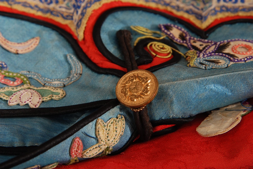 C19th Chinese lady's red silk robe, trimmed in blue and embroidered with auspicious objects, 120cm - Image 12 of 13