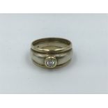 9ct bi coloured gold ring with single colette set brilliant cut diamond 6.0g size S
