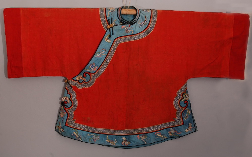 C19th Chinese lady's red silk robe, trimmed in blue and embroidered with auspicious objects, 120cm