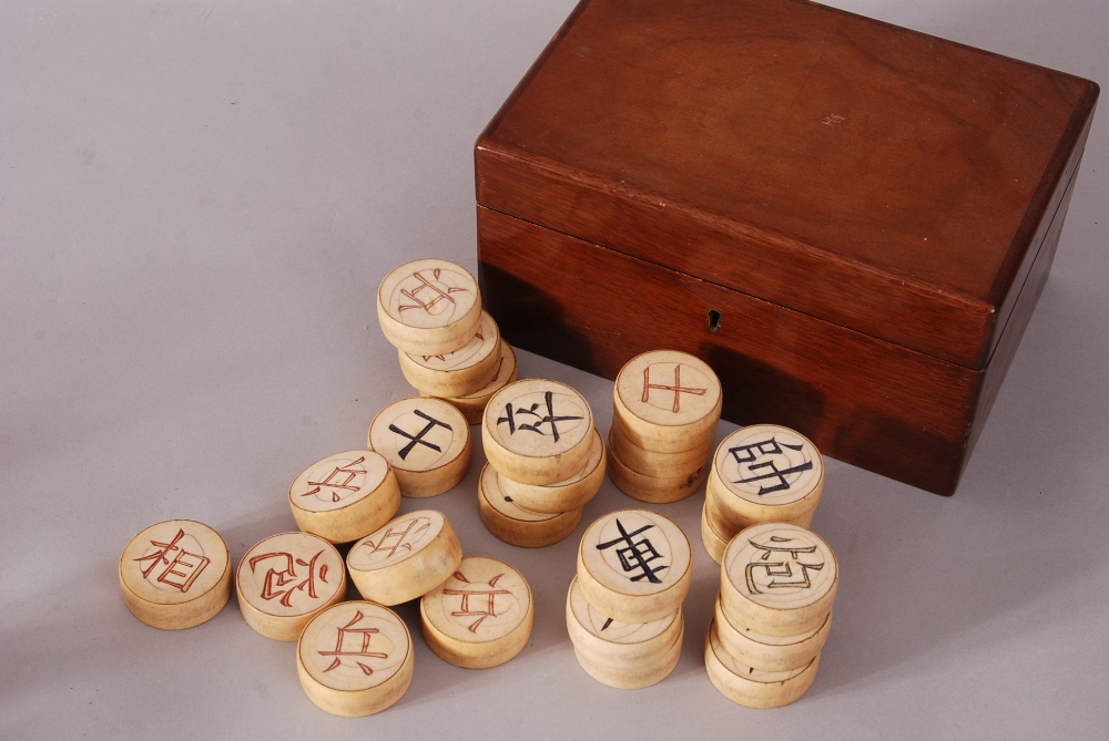 Chinese ivory 'Xiangqi" set, each piece marked with characters, Qing dynasty, a piece 4.2cm diam,