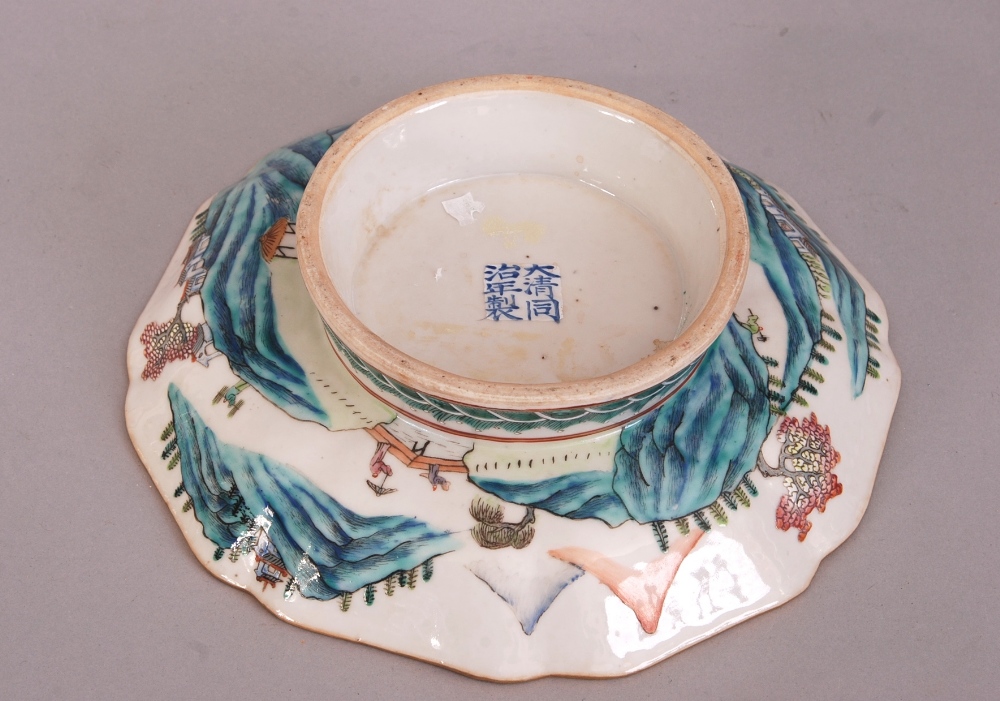 Chinese famille rose octagonal plate, painted with the Eight Buddhist emblems to the interior, and - Image 2 of 3