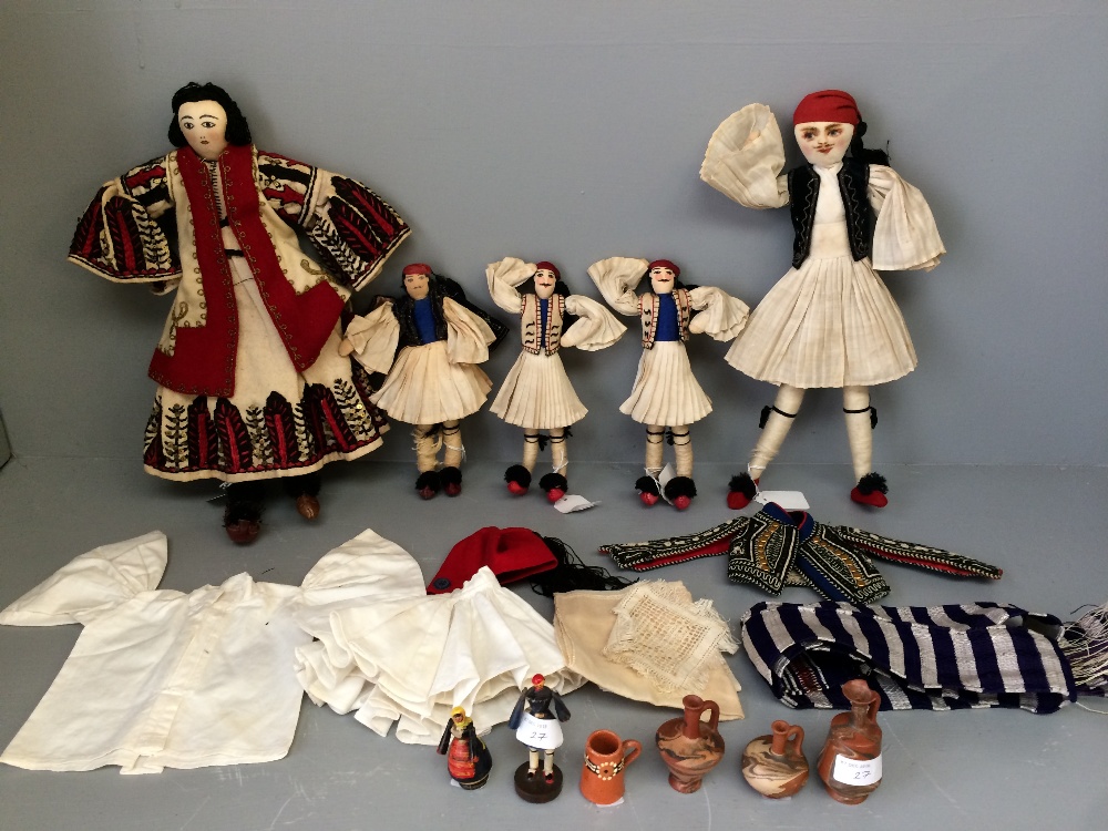 2 large & 3 small vintage souvenir Greek dolls in traditional costumes, complete with spare costumes