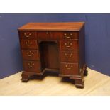 Georgian mahogany ladies' kneehole desk 87Lx43Dx93H cm