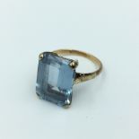 Ring 9ct gold, aquamarine, central emerald cut aquamarine in a four claw corner setting 5.0g size M