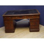 Leather topped Edwardian mahogany kneehole desk 76Hx137x74cm