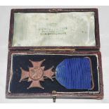 Cricket medal 1907. Attractive metal cross-shaped medal with crossed bats, ball and stumps motif