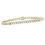 Approx. 7.0 Carat Round Brilliant Cut Diamond and 18 Karat Yellow Gold Tennis Bracelet. Diamonds F-