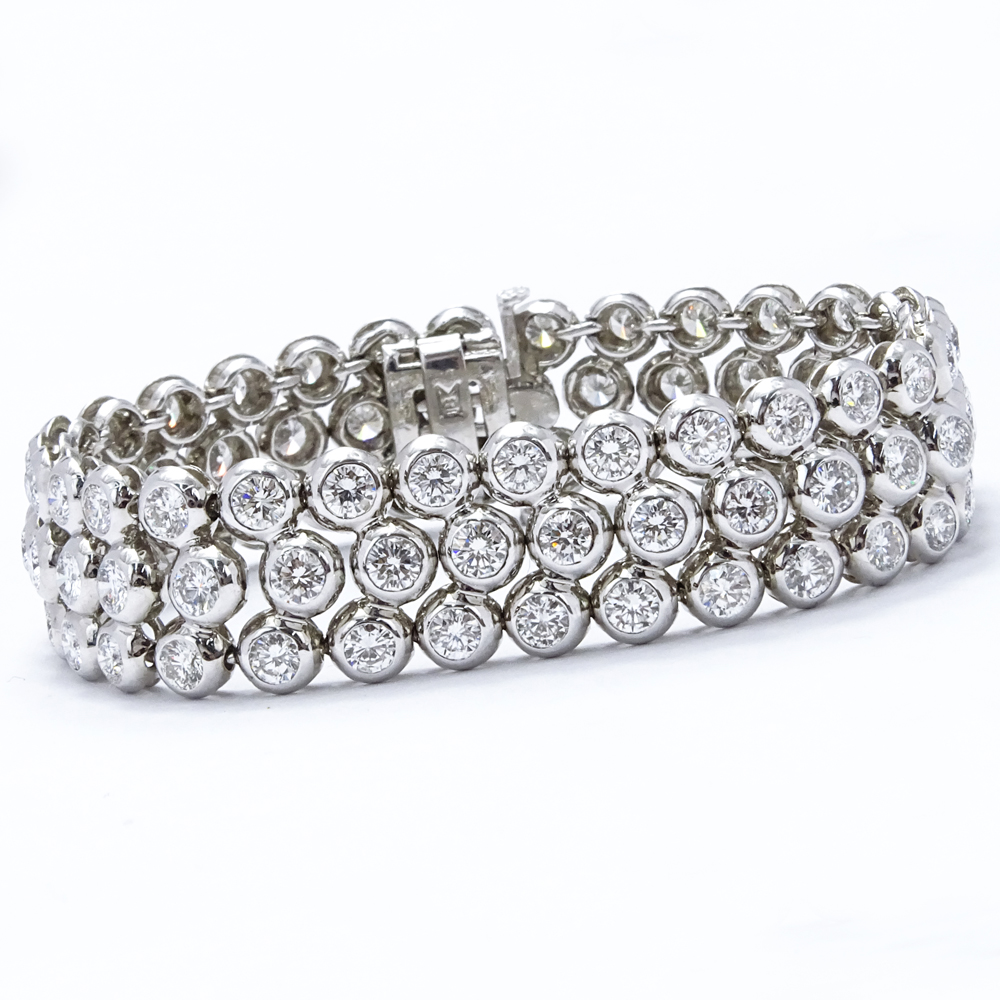 Contemporary Approx. 20.0 Carat Round Brilliant Cut Diamond and 18 Karat White Gold Bracelet.