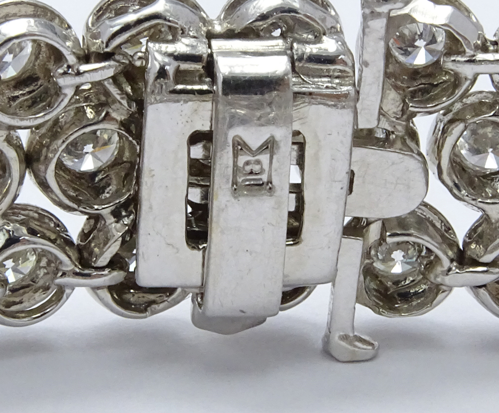 Contemporary Approx. 20.0 Carat Round Brilliant Cut Diamond and 18 Karat White Gold Bracelet. - Image 2 of 5
