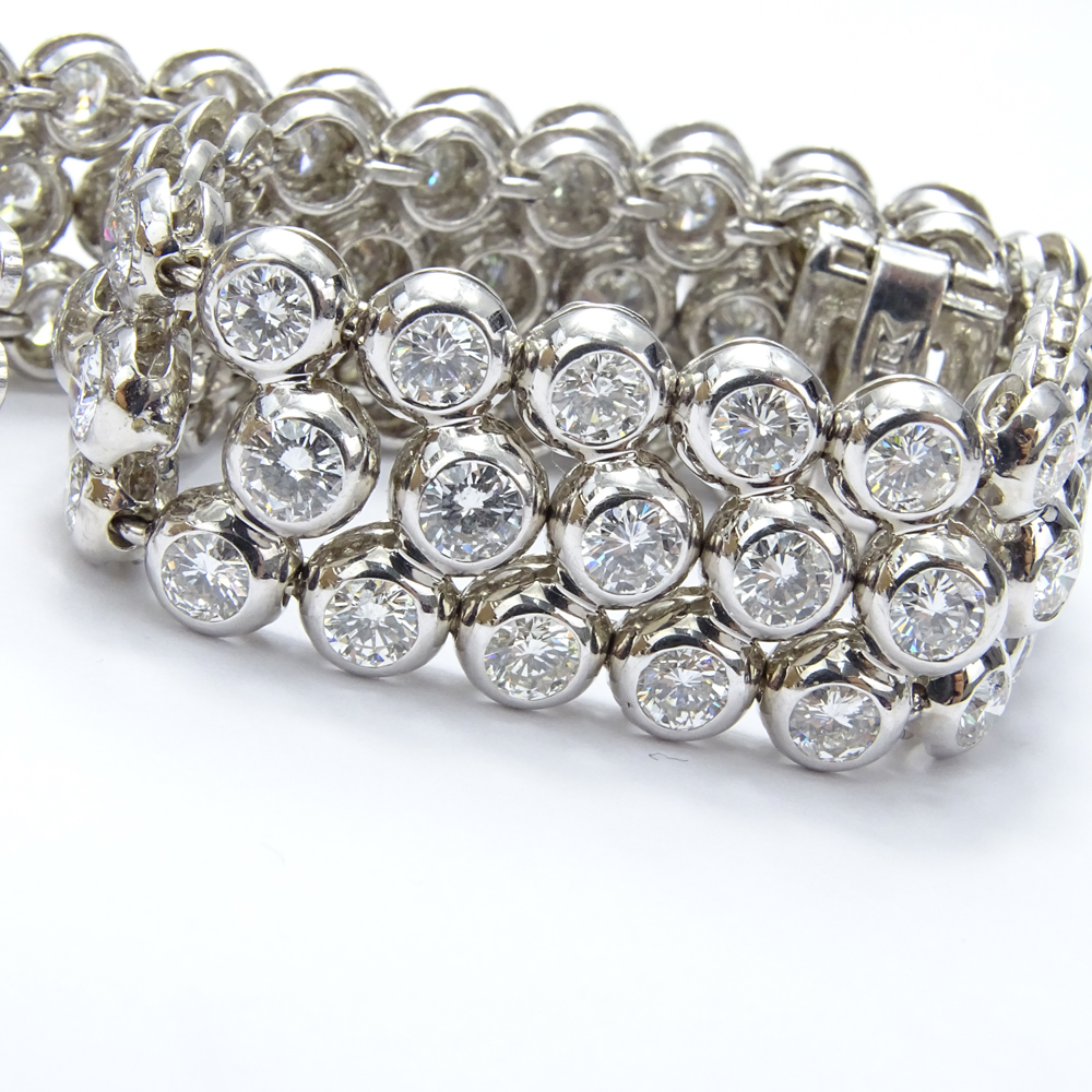 Contemporary Approx. 20.0 Carat Round Brilliant Cut Diamond and 18 Karat White Gold Bracelet. - Image 5 of 5