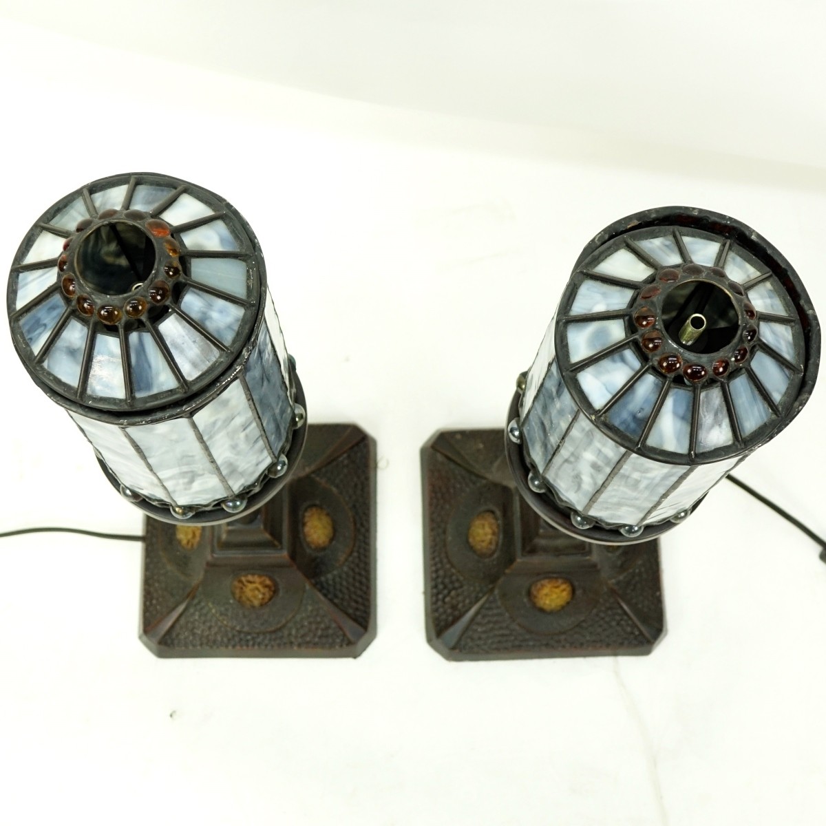 Pair Of Quoizel Inc Lamps With Leaded Glass Shades - Image 3 of 4