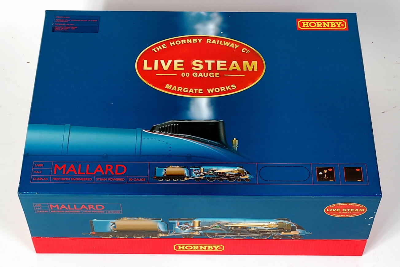 Hornby 00 Gauge R1041 'Mallard' live steam set in original packaging,