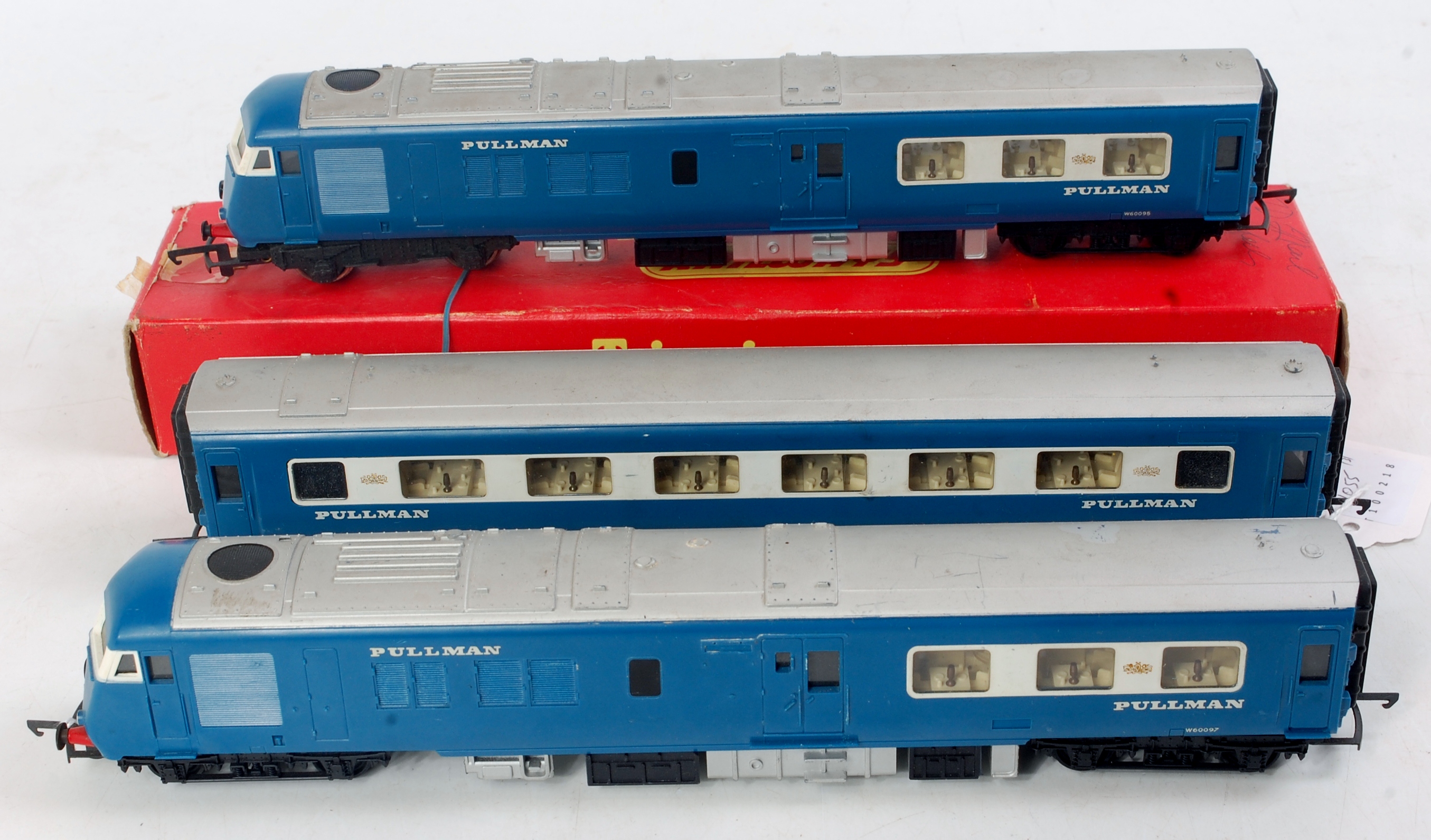 Triang Blue Pullman R555 Motor car, With Non motorised trailer and one coach,