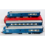 Triang Blue Pullman R555 Motor car, With Non motorised trailer and one coach,