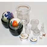 A small collection of miscellaneous items,