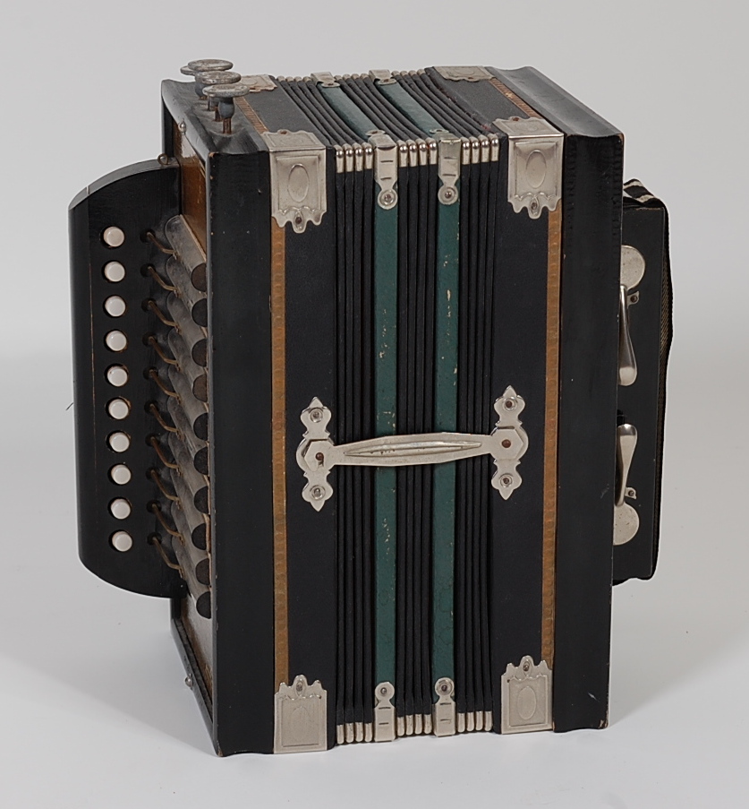 An early 20th century German Commander accordion