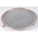 A George V silver salver, of circular form, having engraved monogram and reeded edge, 13.