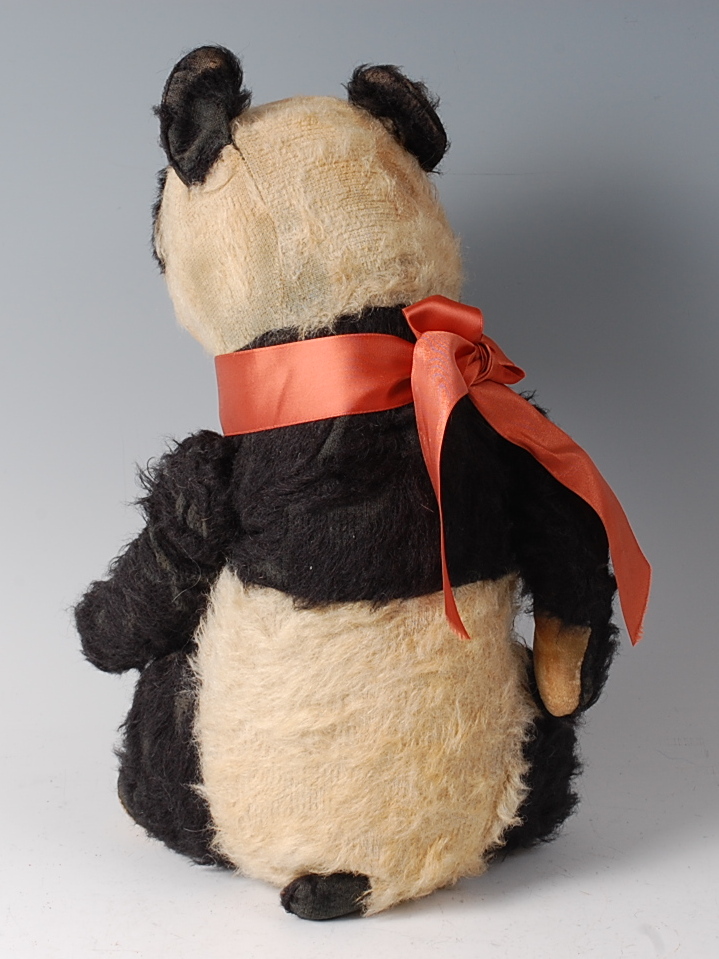 An early 20th century straw filled and mohair childs panda bear, with orange silk collar, - Bild 2 aus 2