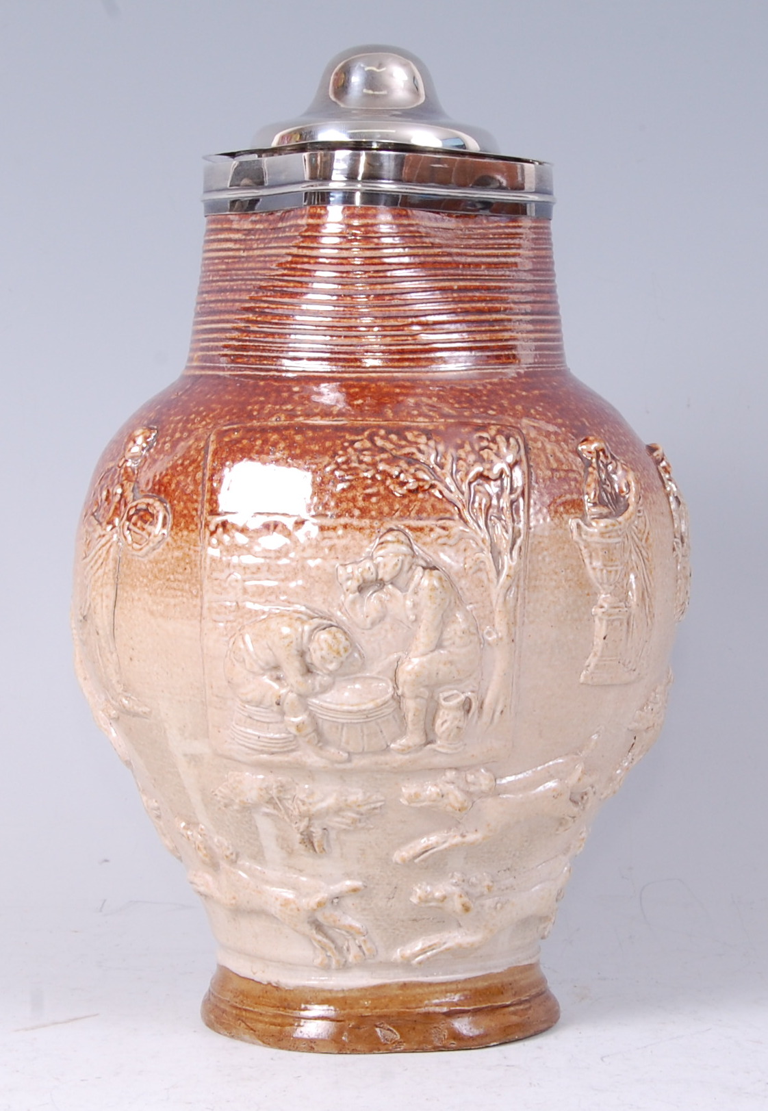 A George III salt-glazed stoneware hunting jug, probably Mortlake, Kishere Factory, - Bild 2 aus 3