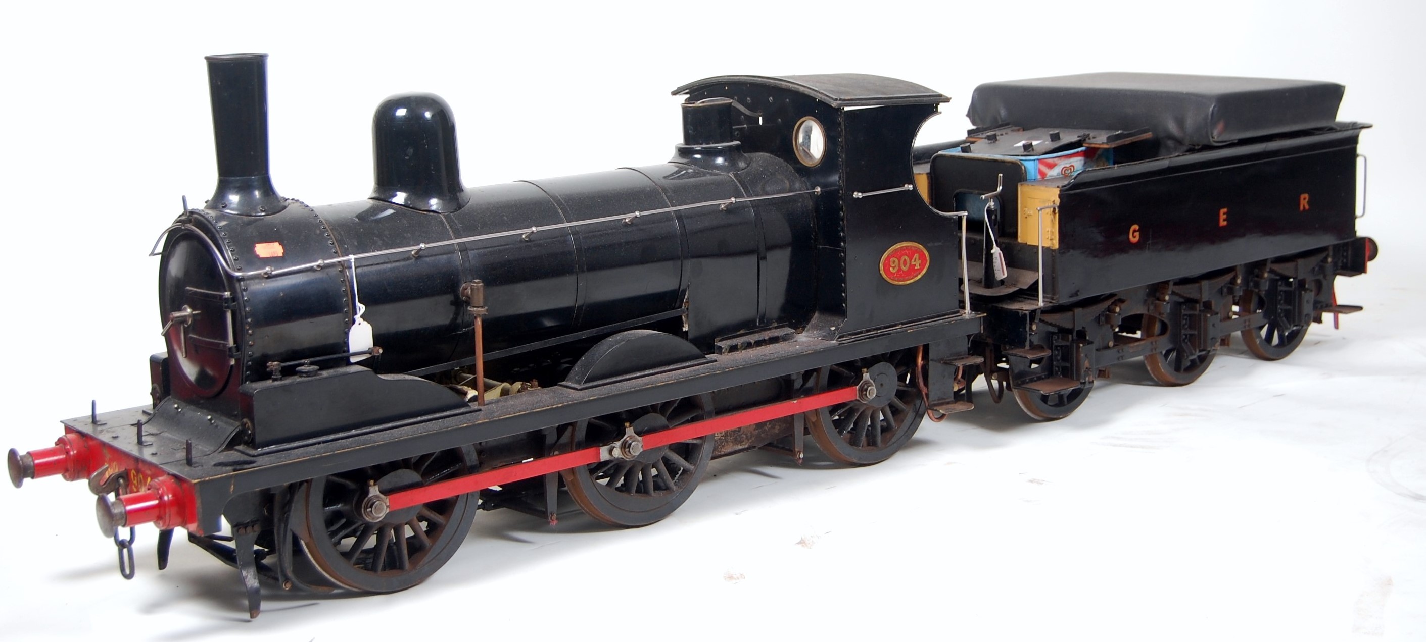 Highly detailed well engineered 7.25 inch gauge 0-6-0 tender locomotive No.