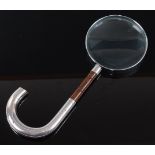 A George V silver handled magnifying glass, the glass in plated mount, handle assayed London 1913,