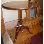 A Georgian style mahogany fixed top circular pedestal tripod table, dia.59cm