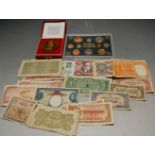 A quantity of mixed coins and banknotes to include a cased Royal Mint 2008 Proof Set, Irish Coins,
