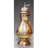 A silver pedestal sugar caster, 3oz, h.16cm