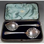 A cased pair of circa 1900 silver plated serving spoons, retailed by Austin & Co of Dublin