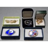 A ladies 9ct gold and gem set floral brooch boxed together with four various other ladies