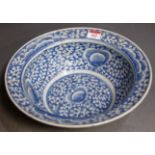 A Chinese export blue and white bowl